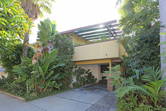 11748 Dorothy St in Los Angeles, CA - Building Photo - Building Photo