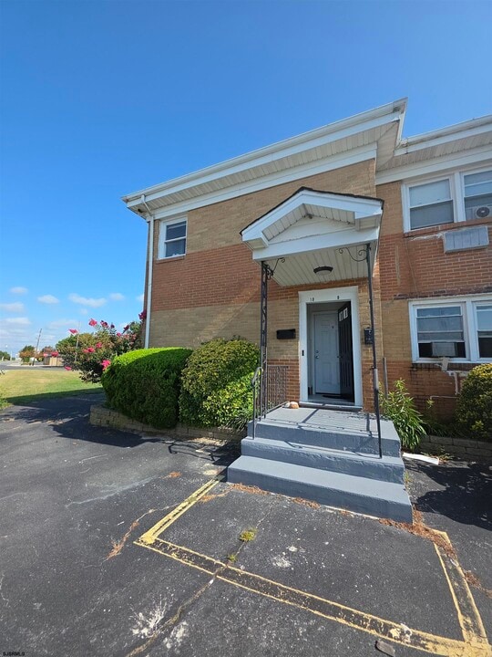 1905 N Riverside Ave in Atlantic City, NJ - Building Photo