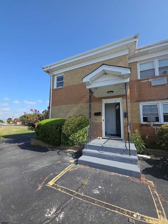 property at 1905 N Riverside Ave