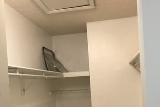 848 W 73rd Pl, Unit 1 in Hialeah, FL - Building Photo - Building Photo