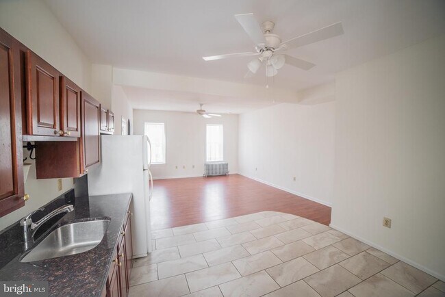 2422 Poplar St in Philadelphia, PA - Building Photo - Building Photo