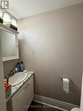 342 Sunnyside Ave in Ottawa, ON - Building Photo - Building Photo