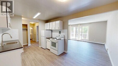 9807-9108 108 Ave in Grande Prairie, AB - Building Photo - Building Photo