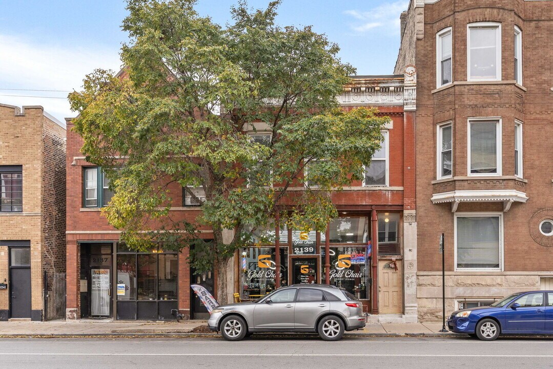 2139 W Chicago Ave in Chicago, IL - Building Photo