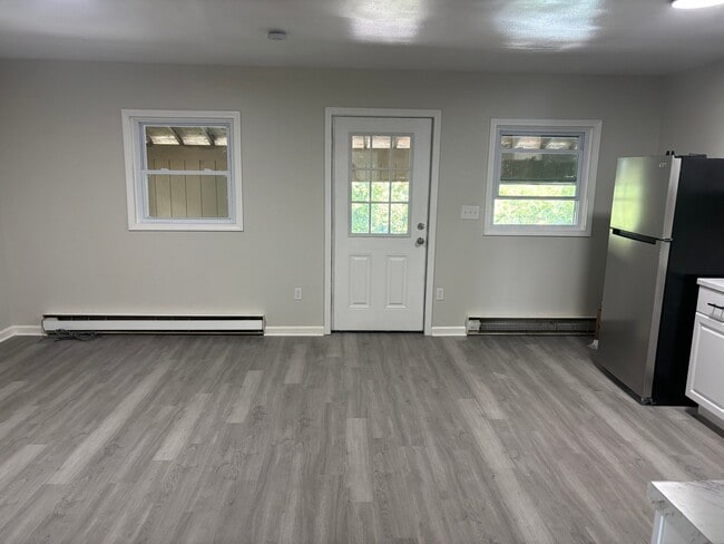 2-4-4 N Liberty Ave, Unit 8 in Endicott, NY - Foto de edificio - Building Photo