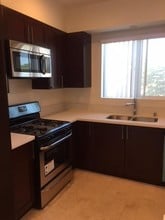 14724 Erwin St in Van Nuys, CA - Foto de edificio - Building Photo