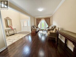 722 Sundew Dr in Waterloo, ON - Building Photo - Building Photo