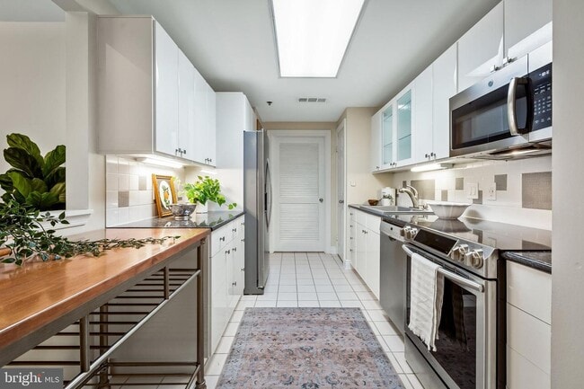 960 Fell St in Baltimore, MD - Building Photo - Building Photo