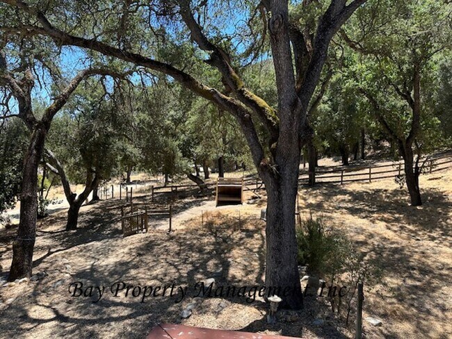 42250 E Carmel Valley Rd in Greenfield, CA - Building Photo - Building Photo