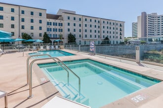 College View in San Diego, CA - Foto de edificio - Building Photo