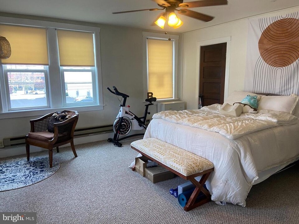 206 Courtland St in Lansdale, PA - Building Photo