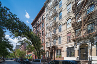 633 E 11th St in New York, NY - Foto de edificio - Building Photo