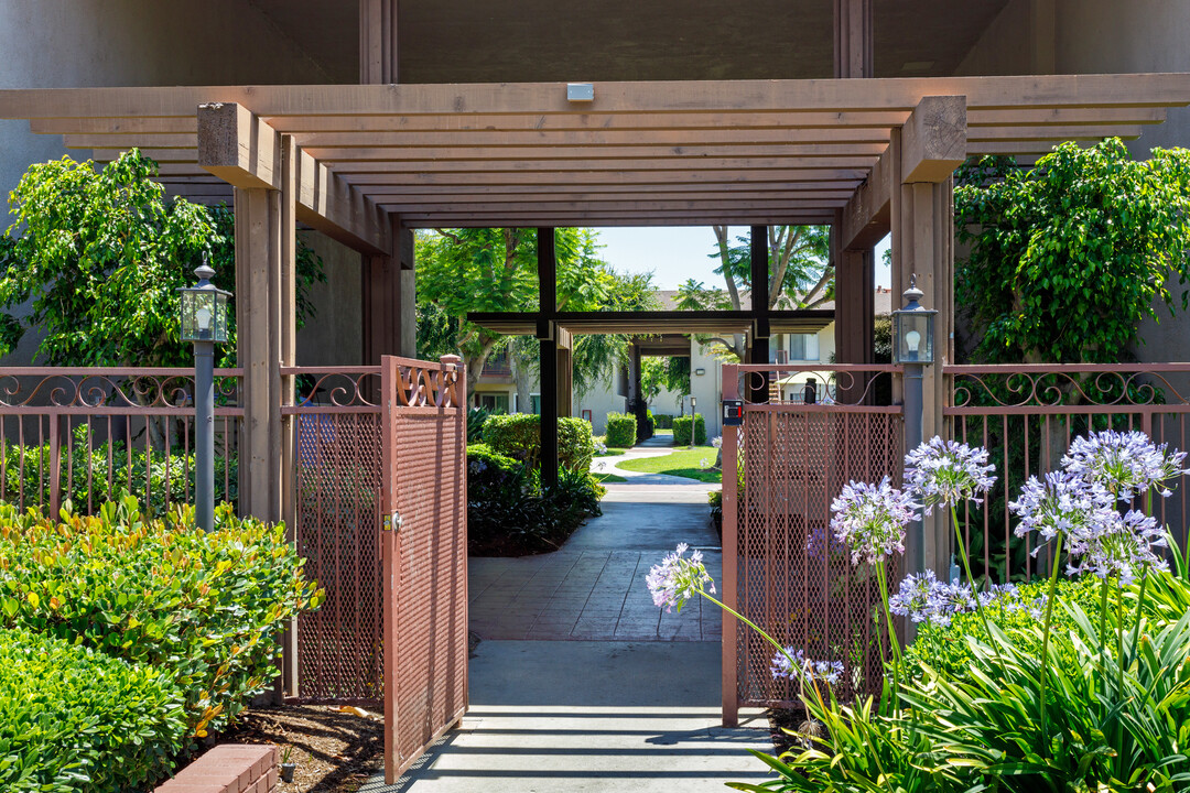 Colony Frontera Apartments in Anaheim, CA - Building Photo