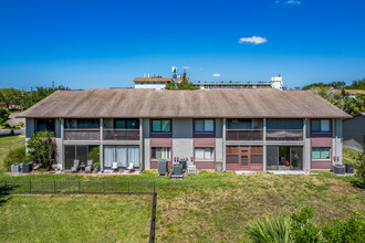 Trafalgar Square Condominiums in St. Petersburg, FL - Building Photo - Building Photo