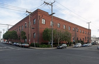 Potrero Square Lofts in San Francisco, CA - Foto de edificio - Building Photo