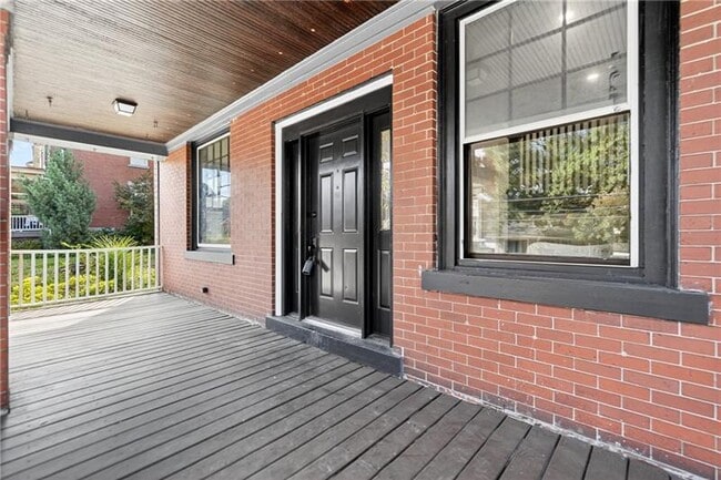 3963 Brighton Rd in Pittsburgh, PA - Foto de edificio - Building Photo