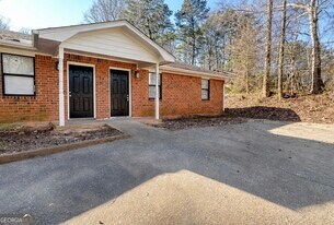 271 E Wright St in Winder, GA - Building Photo