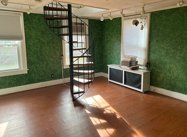 53 Poquonock Ave in Windsor, CT - Building Photo - Building Photo