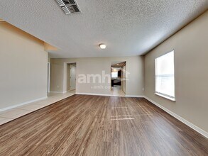 8051 Foxdale Dr in Jacksonville, FL - Building Photo - Building Photo