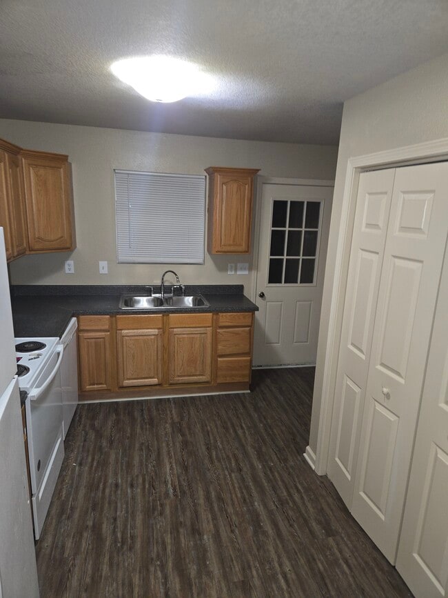 526 N Cedar St in Ottawa, KS - Building Photo - Building Photo