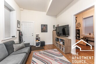 2146 W Chicago Ave, Unit 2r in Chicago, IL - Building Photo - Building Photo