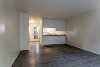 La Cima Apartments in Tucson, AZ - Building Photo - Interior Photo