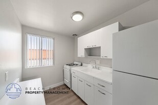 12318 Birch Ave. in Hawthorne, CA - Building Photo