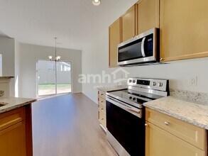 432 Creekside Ln in Spring Hill, TN - Foto de edificio - Building Photo