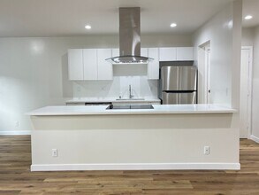 1835 CAMDEN AVE. LP in Los Angeles, CA - Building Photo - Interior Photo