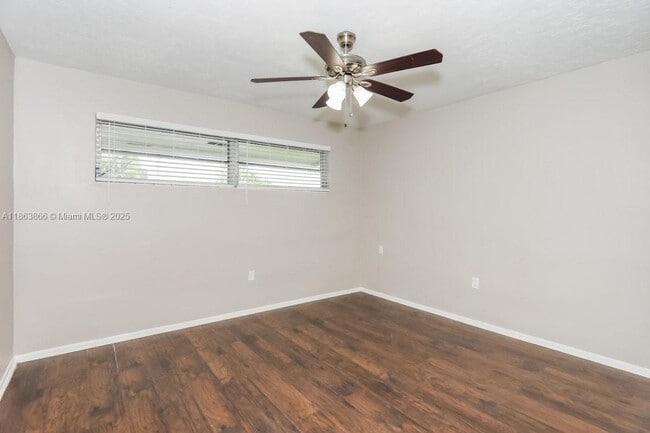 8640 NW 25th St in Sunrise, FL - Building Photo - Building Photo