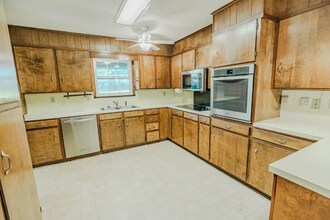 1320 Magnolia Dr in Stephenville, TX - Building Photo - Building Photo