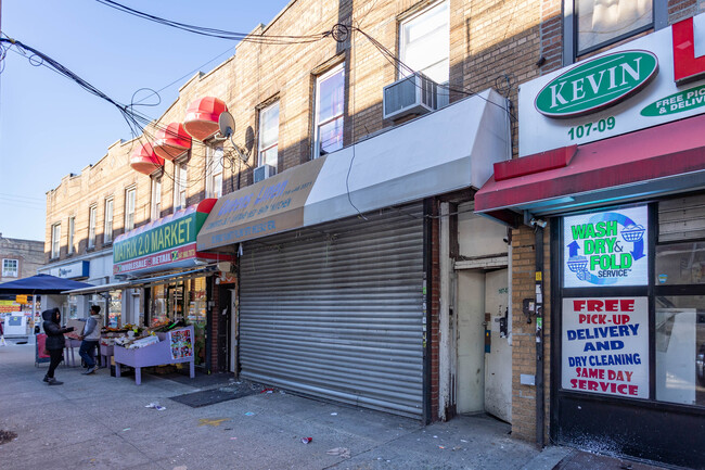 10707 Liberty Ave in Ozone Park, NY - Foto de edificio - Building Photo