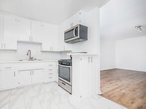 10832 Charnock Rd in Los Angeles, CA - Building Photo - Building Photo