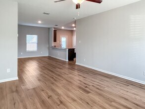 6426 Thorpe Holw in Converse, TX - Building Photo - Building Photo