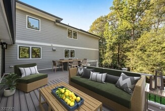 315 Freemans Ln in Franklin Lakes, NJ - Building Photo - Building Photo
