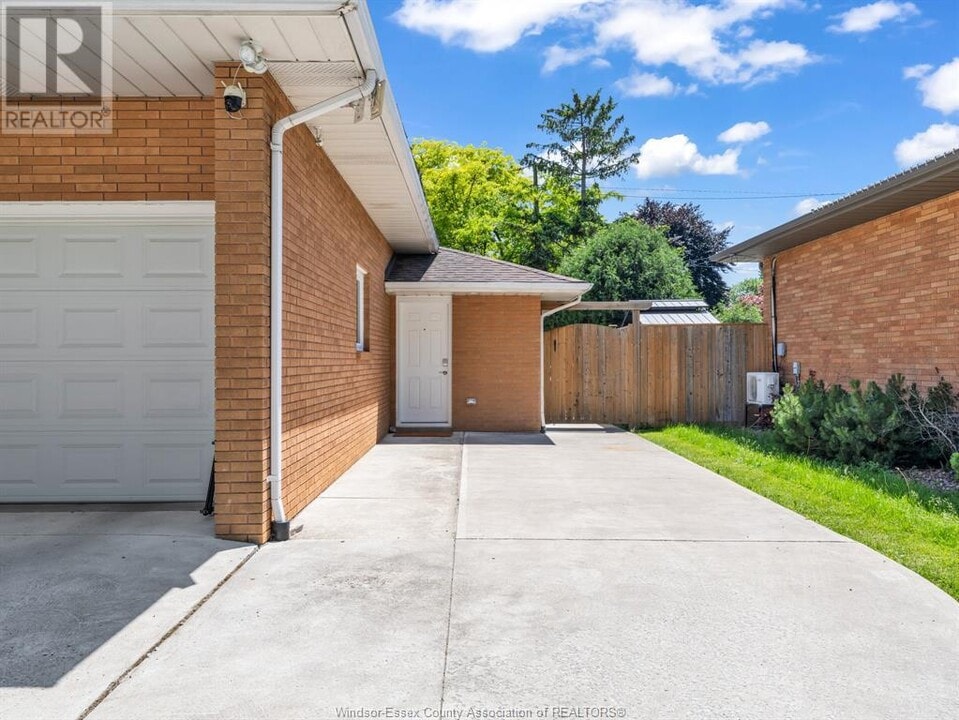 675 Bedford St in Windsor, ON - Building Photo