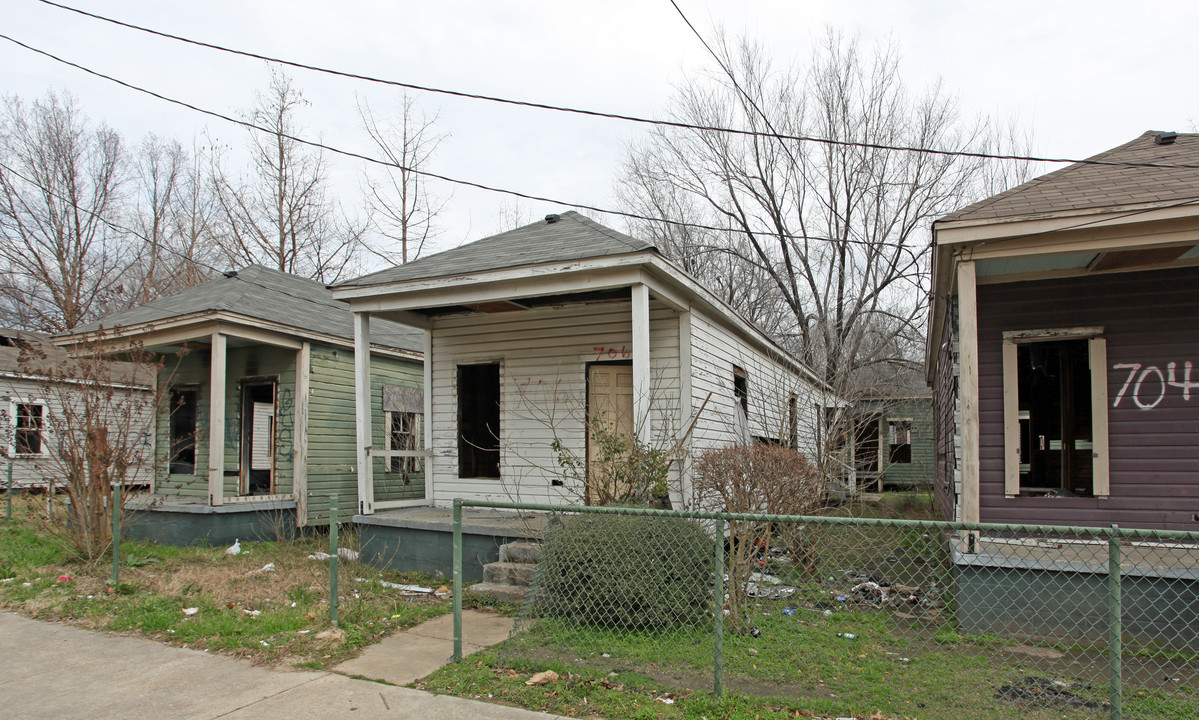 702 N Farish St in Jackson, MS - Building Photo