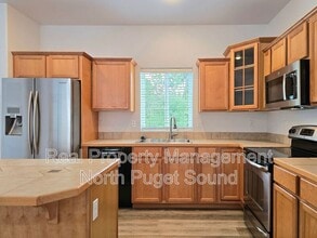 1256 Ash Ave in Marysville, WA - Foto de edificio - Building Photo