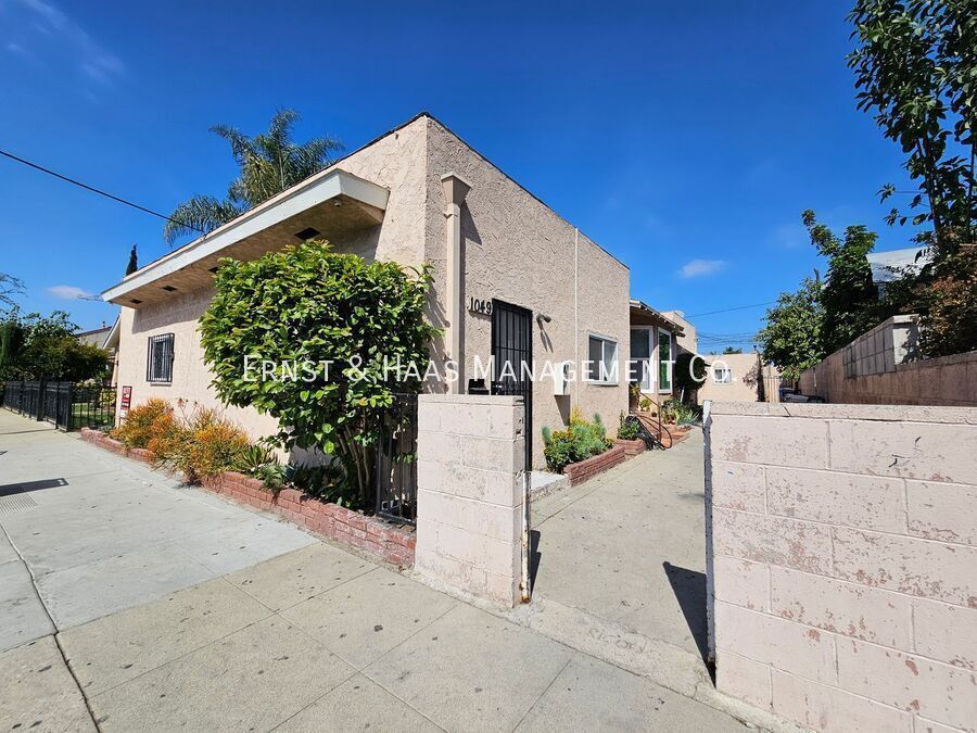 1049 E 21st St in Long Beach, CA - Building Photo