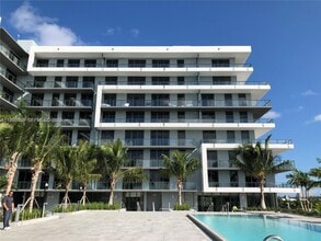 2960 NE 207th St in Aventura, FL - Building Photo - Building Photo