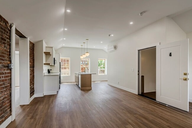 110 Hotel St in Utica, NY - Building Photo - Building Photo