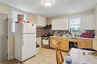 396 Thomas Dr in Forest Park, GA - Building Photo