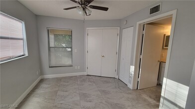 5325 Summerlin Rd in Ft. Myers, FL - Building Photo - Building Photo