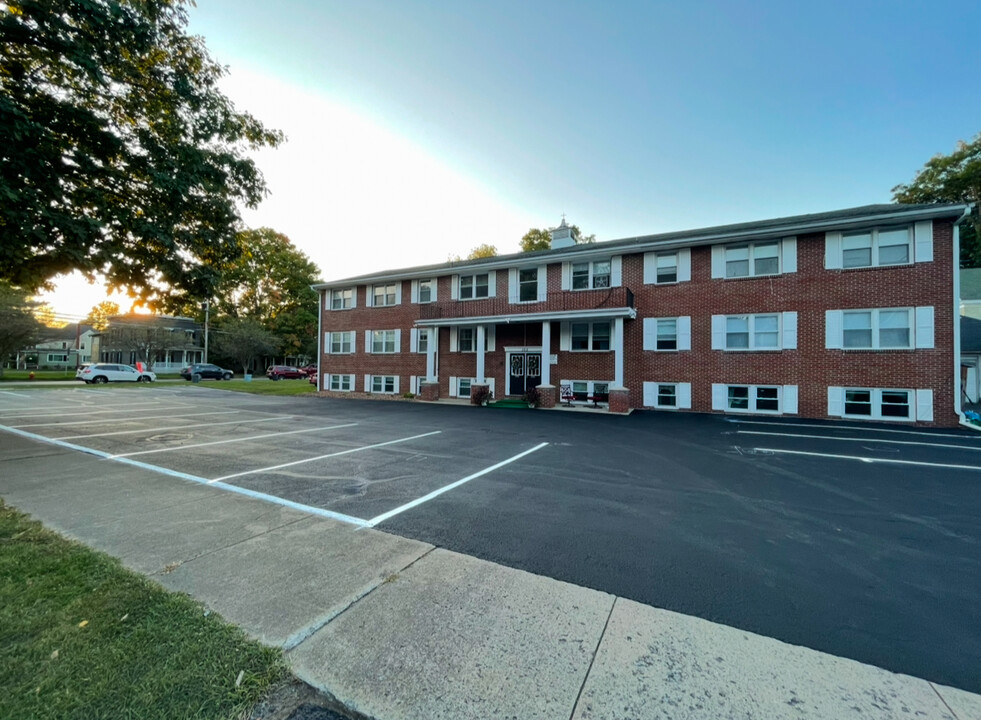 105 E Sands St in Oneida, NY - Building Photo