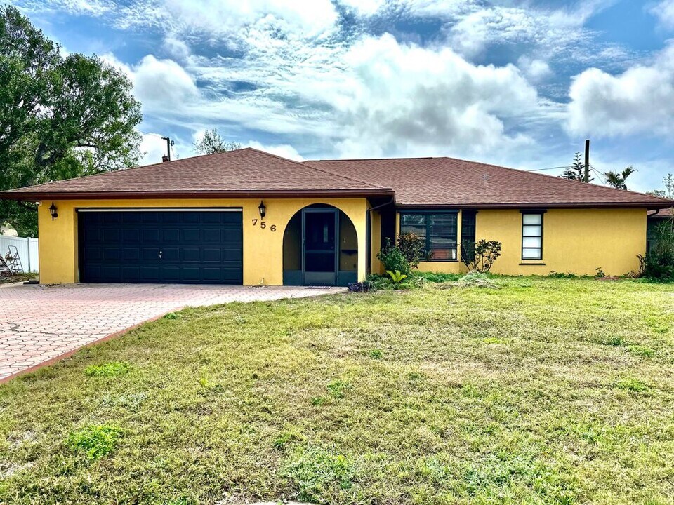756 Darwin Rd in Venice, FL - Building Photo