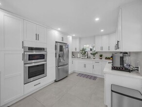 520 NE 135th St in North Miami, FL - Building Photo - Building Photo