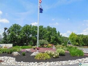 102 Quaker Dr in Bethlehem, PA - Building Photo - Building Photo