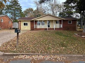 6202 Valley Park Dr NW in Huntsville, AL - Building Photo