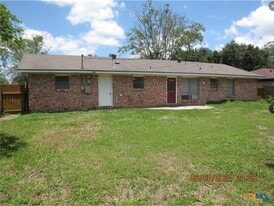 205 Avalon Dr in Victoria, TX - Building Photo