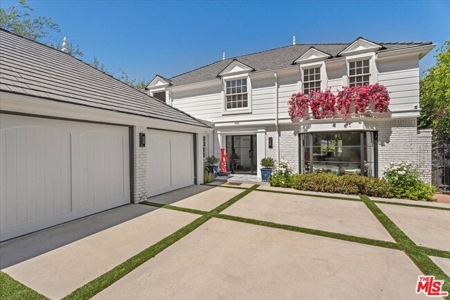 property at 1400 Club View Dr
